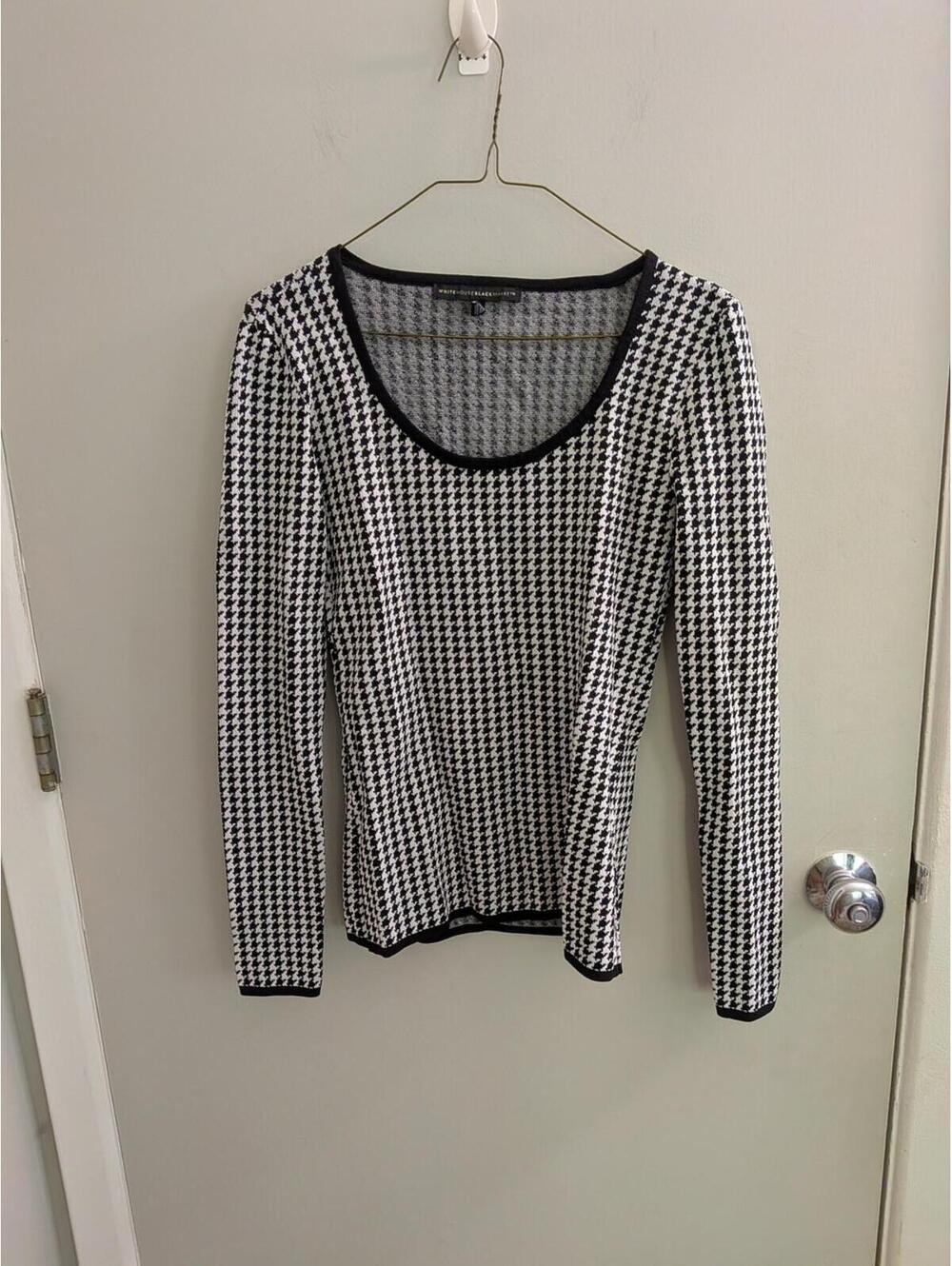 White House Black Market Black & White Houndstooth Scoop Neck Top Small Luxury